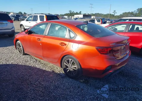 2022 Kia Forte Lxs z USA, uszkodzony, nr VIN 3KPF24AD5NE496649